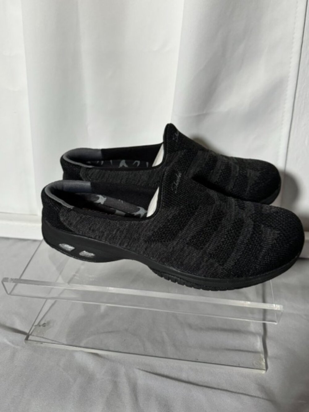 Skechers women's Commute - Knitastic Slip-ons - Size 8.5